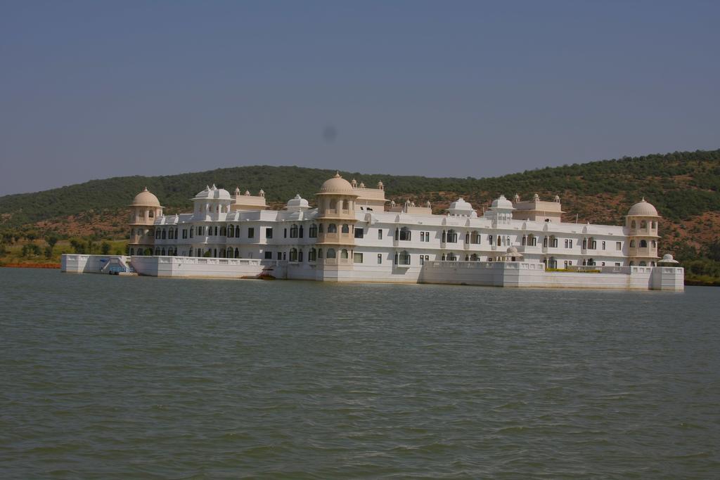 Juesta Lake Nahargarh Palace, Chittorgarh Pārsoli Exterior foto