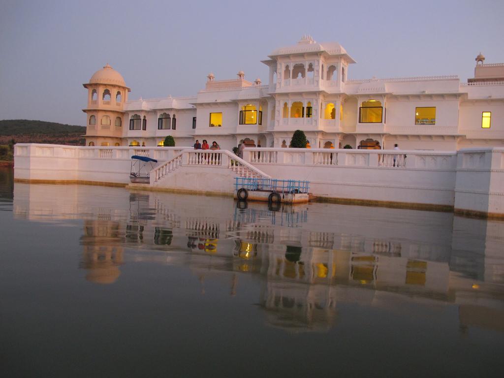 Juesta Lake Nahargarh Palace, Chittorgarh Pārsoli Exterior foto